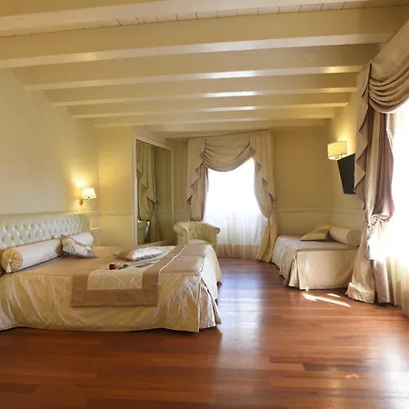 Santa Chiara فندق ليتشي