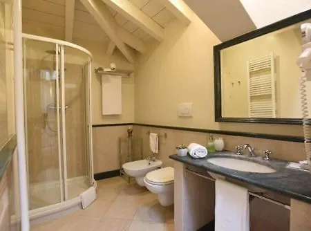 Отель Santa Chiara 4*