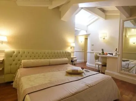 Santa Chiara Отель 4*