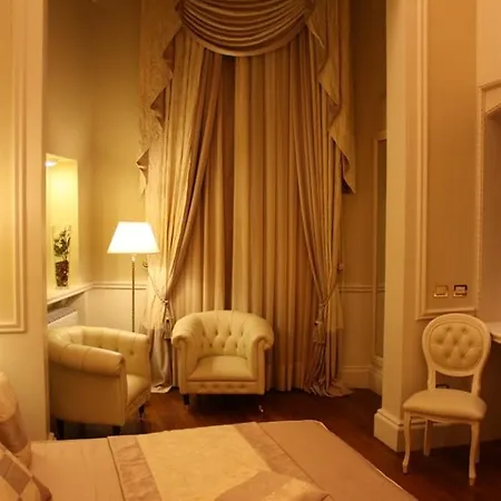 Отель Santa Chiara 4*