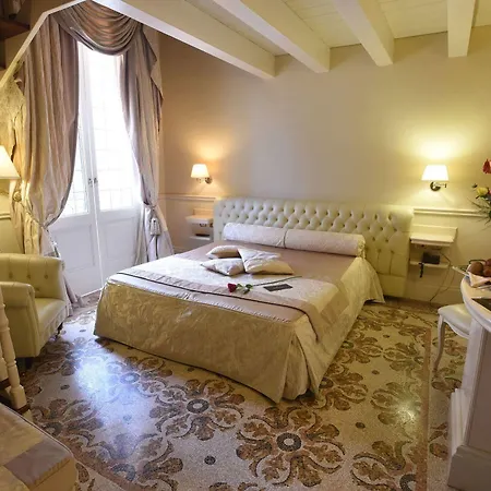 Santa Chiara 4*